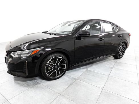 Used 2025 Nissan Sentra SR FWD image 4