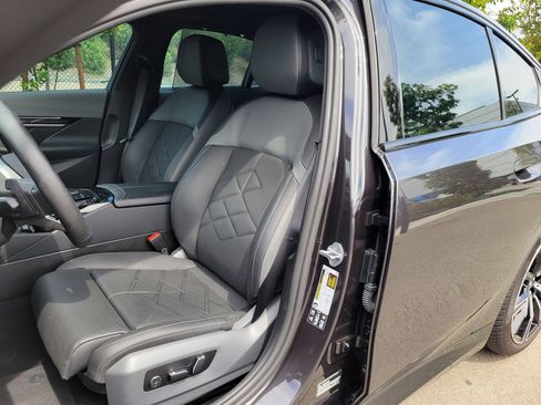 Used 2024 BMW 540i xDrive w/ Executive Package image 5