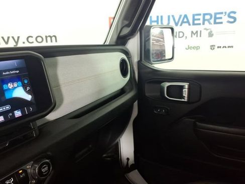 Used 2025 Jeep Gladiator Sport AWD/4WD image 24