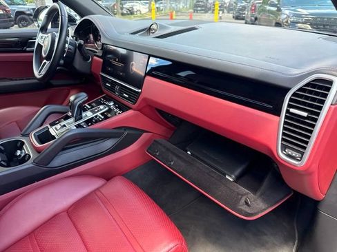 Used 2022 Porsche Cayenne AWD/4WD image 26