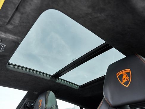 Used 2022 Lamborghini Urus image 48