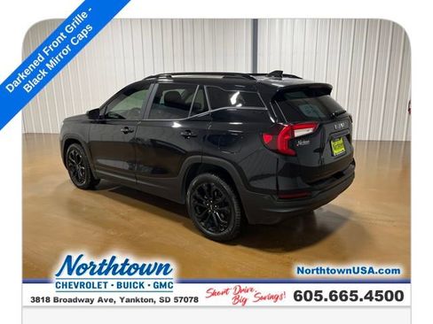 Used 2022 GMC Terrain SLE w/ Elevation Edition image 3