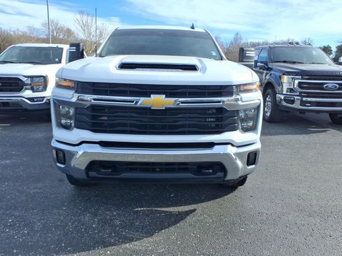 Used 2024 Chevrolet Silverado 2500 LT image 2