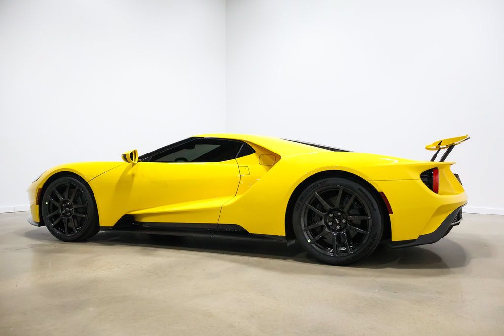 Used 2020 Ford GT Carbon Series RWD image 25