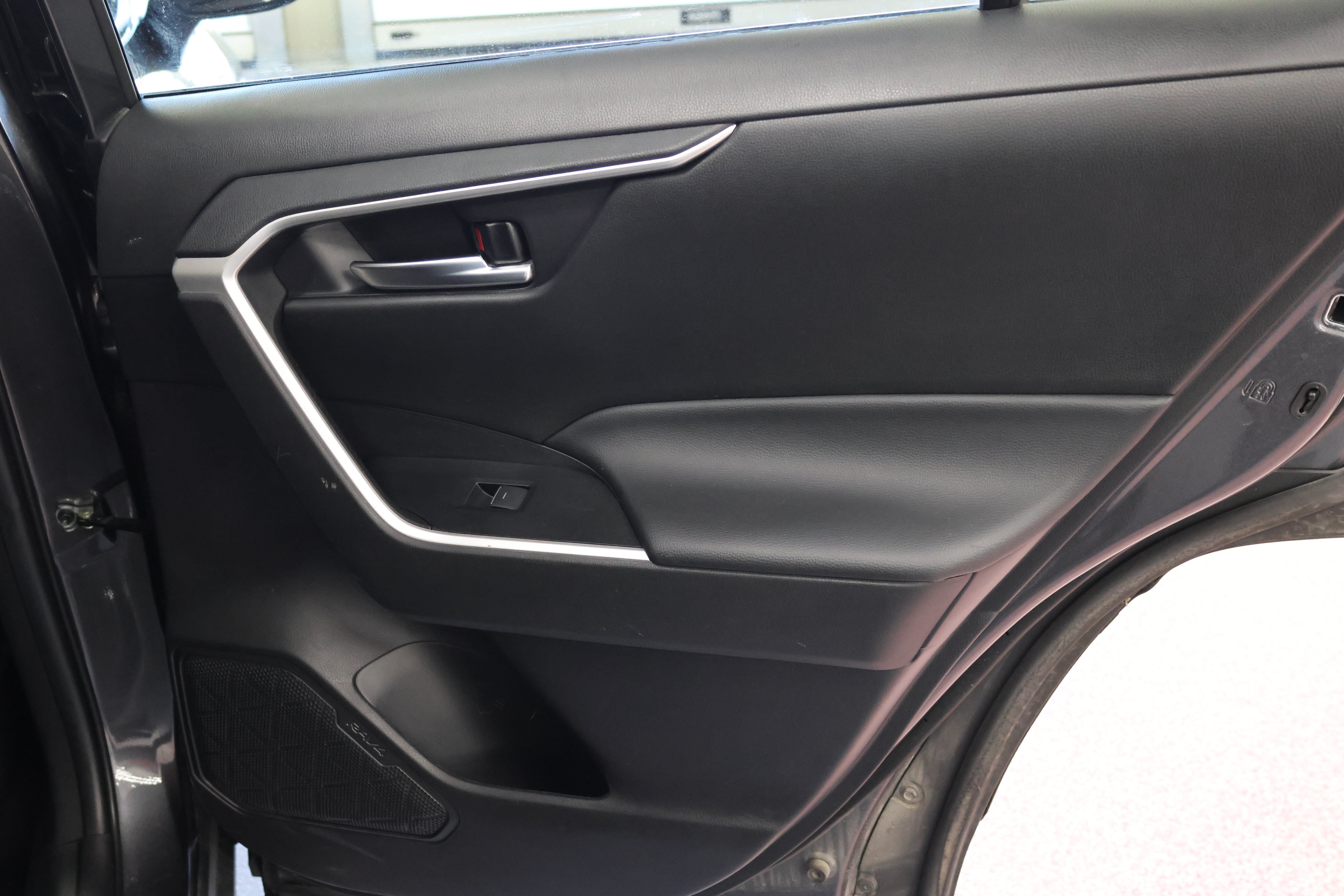 Used 2024 Toyota RAV4 XLE FWD image 17