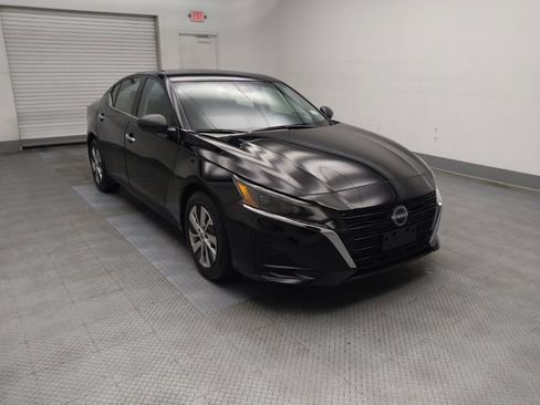 Used 2024 Nissan Altima 2.5 S FWD image 13