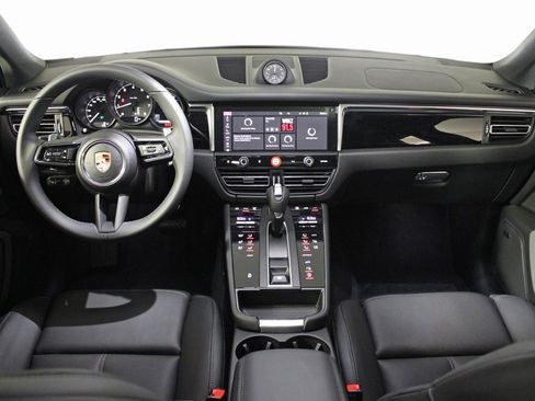Used 2025 Porsche Macan image 20