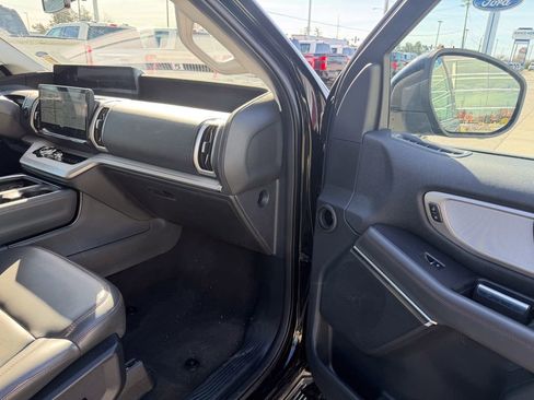 Used 2025 Ford Expedition Active image 18