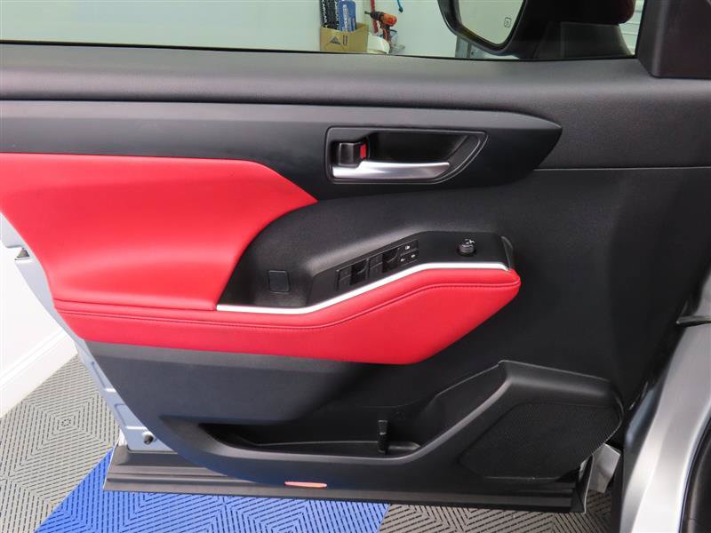 Used 2024 Toyota Highlander XSE FWD image 12