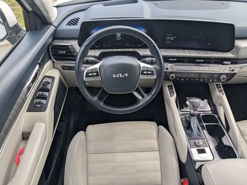 Used 2024 Kia Telluride SX Prestige w/ Towing Package AWD/4WD image 16