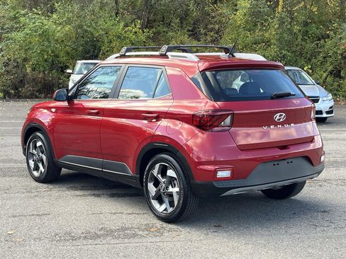 Used 2023 Hyundai Venue Limited image 3