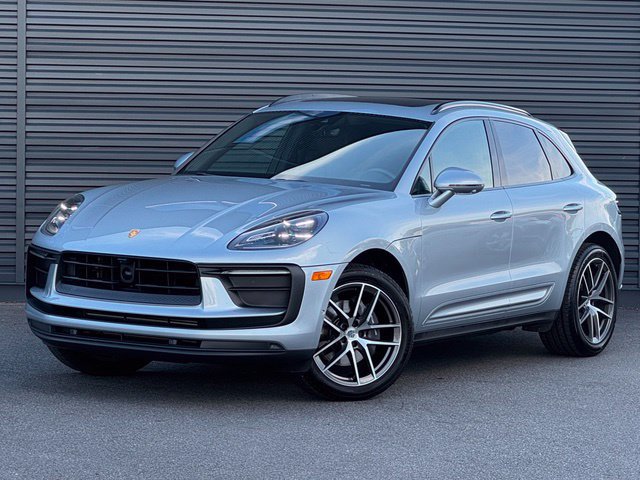 Used 2023 Porsche Macan AWD/4WD image 1