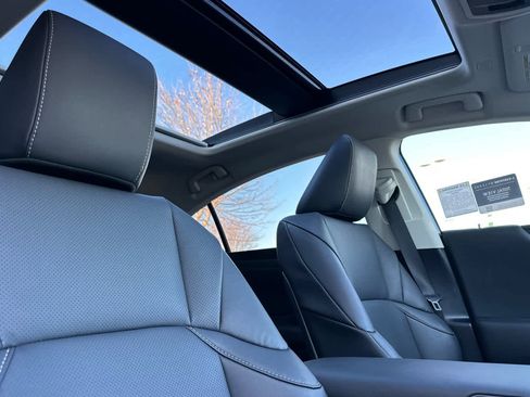 Used 2025 Lexus ES 350 w/ Premium Package image 17