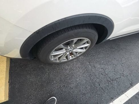Used 2017 Ford Explorer Limited FWD image 3
