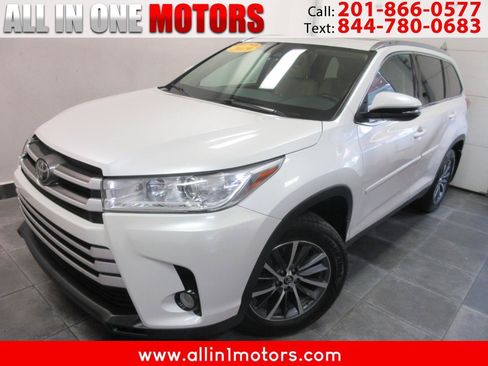 Used 2019 Toyota Highlander XLE AWD/4WD image 1