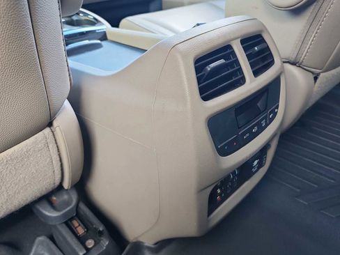 Used 2018 Honda Pilot Touring image 23