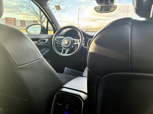 Used 2017 Porsche Macan w/ Driver Memory Package image 38