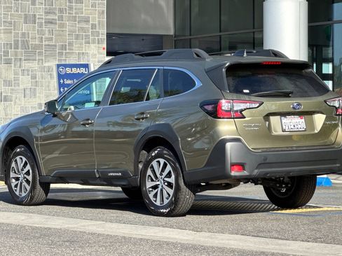 Certified 2025 Subaru Outback Premium image 6