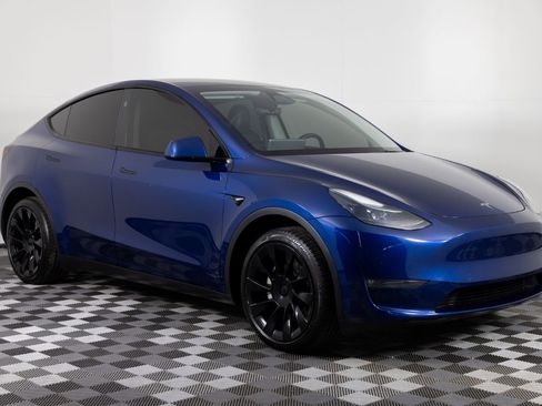 Used 2024 Tesla Model Y Long Range image 10