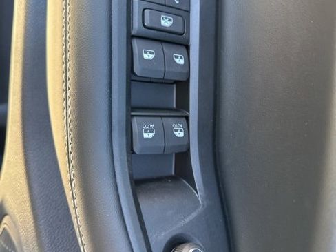 New 2025 Jeep Grand Cherokee L Laredo image 9