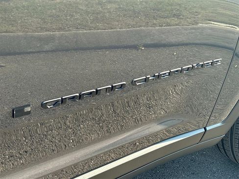 New 2025 Jeep Grand Cherokee L Limited w/ Black Appearance Package image 13