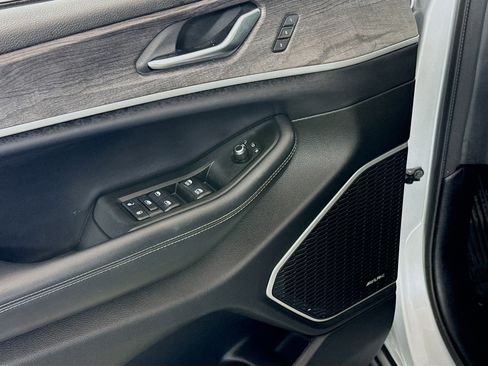 Used 2021 Jeep Grand Cherokee L Limited image 19