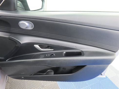 Used 2023 Hyundai Elantra SE FWD image 29