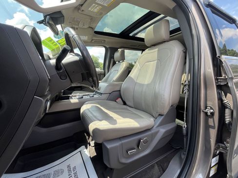 Used 2018 Ford Expedition Limited w/ Equipment Group 301A AWD/4WD image 5