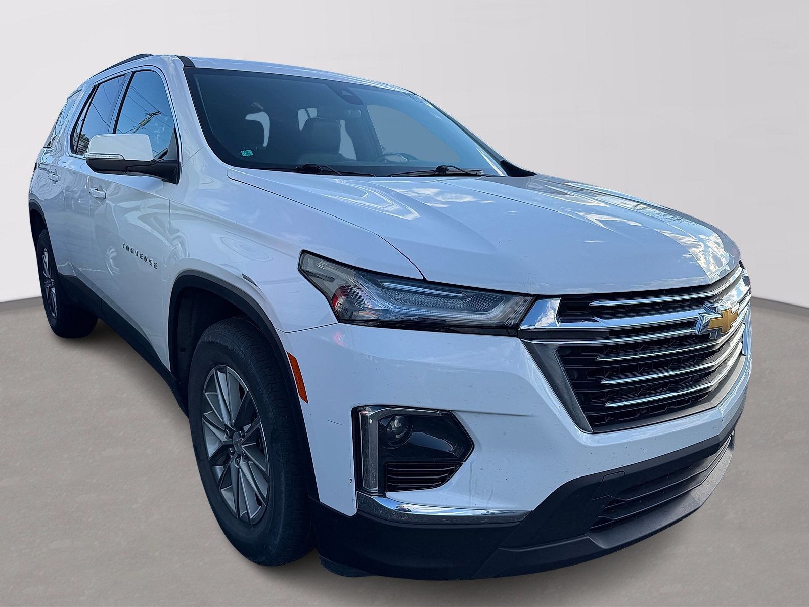 Used 2023 Chevrolet Traverse LT w/ LPO, Floor Liner Package FWD image 2