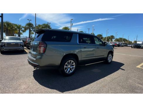 Used 2024 Chevrolet Suburban Premier image 2