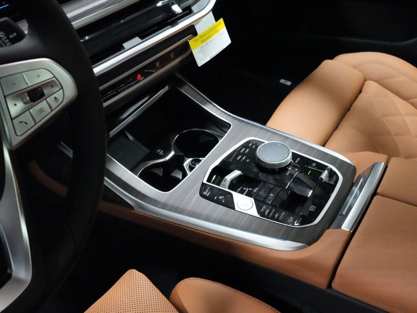 Used 2027 BMW X7 xDrive40i w/ Premium Package AWD/4WD image 5