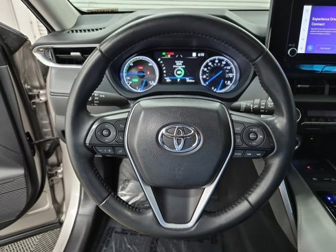 Used 2023 Toyota Venza LE image 24