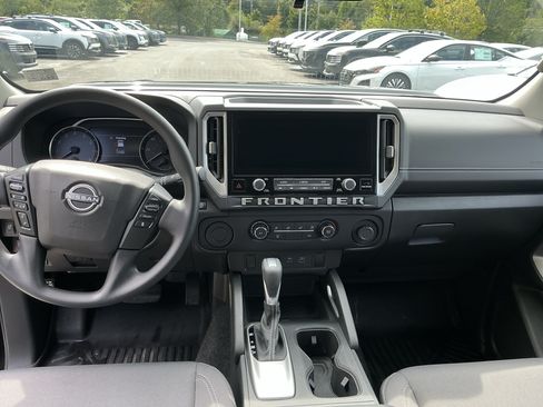 Used 2025 Nissan Frontier SV RWD image 11