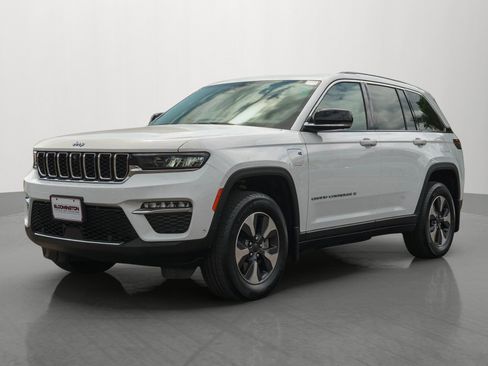 Used 2022 Jeep Grand Cherokee Limited 4xe w/ Luxury Tech Group II AWD/4WD image 3