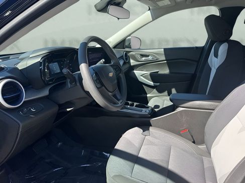 Used 2024 Chevrolet Trax LS image 9