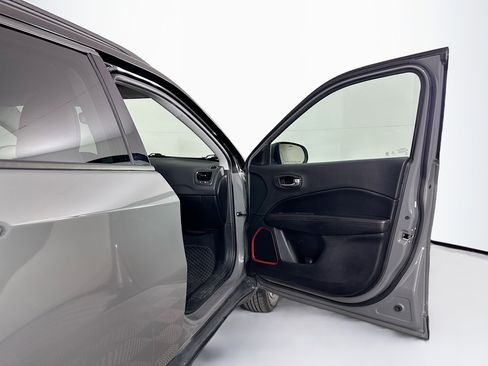 Used 2020 Jeep Compass Trailhawk w/ Cold Weather Group image 30