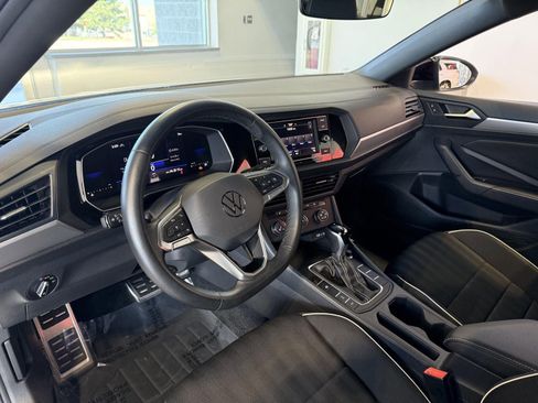Used 2024 Volkswagen Jetta Sport image 9