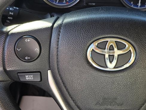 Used 2018 Toyota Corolla LE image 15
