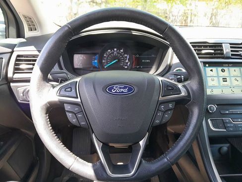 Used 2018 Ford Fusion SE w/ Equipment Group 201A AWD/4WD image 16