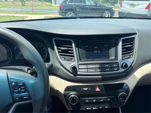 Used 2018 Hyundai Tucson SE AWD/4WD image 15