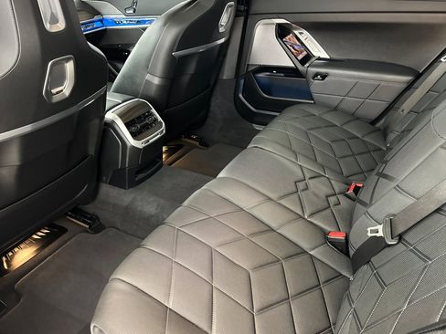 Used 2024 BMW i7 xDrive60 AWD/4WD image 29