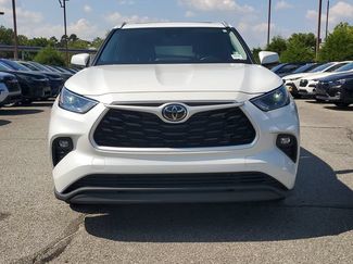 Used 2023 Toyota Highlander XLE FWD video 2