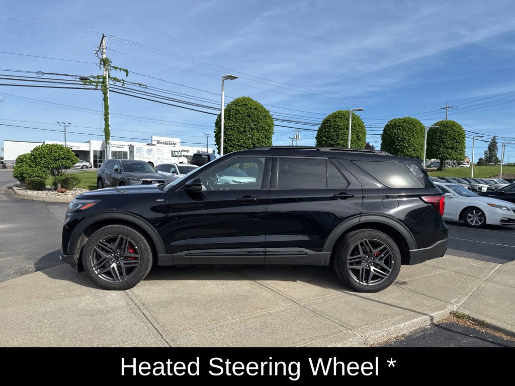 Used 2025 Ford Explorer ST-Line w/ ST-Line Street Pack AWD/4WD image 7