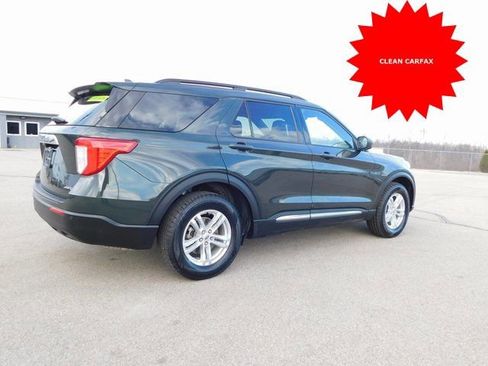 Used 2023 Ford Explorer XLT image 3