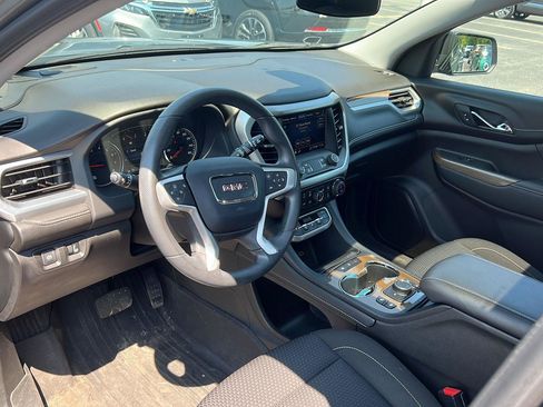 Used 2023 GMC Acadia SLE w/ Driver Convenience Package AWD/4WD image 4