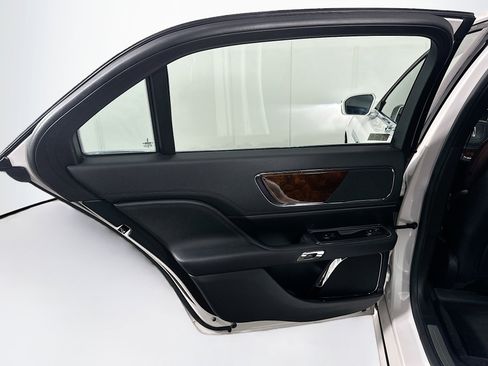 Used 2017 Lincoln Continental Reserve FWD image 26