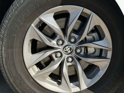Used 2023 Toyota Sienna LE FWD image 9