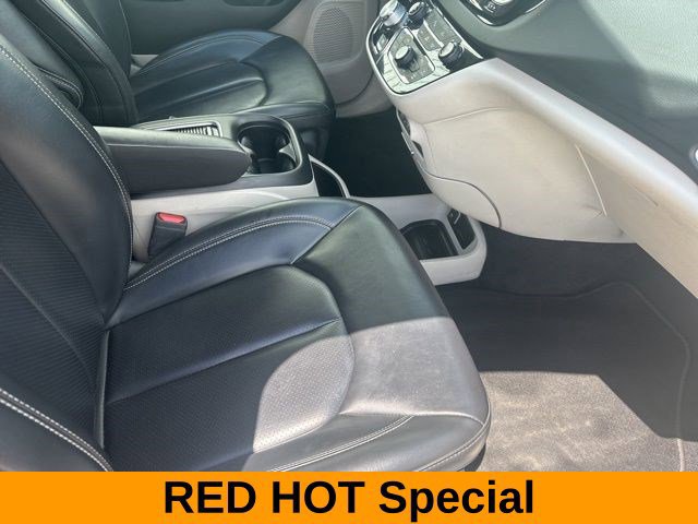 Used 2023 Chrysler Pacifica Touring-L FWD image 39