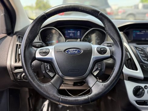 Used 2013 Ford Focus SE FWD image 24