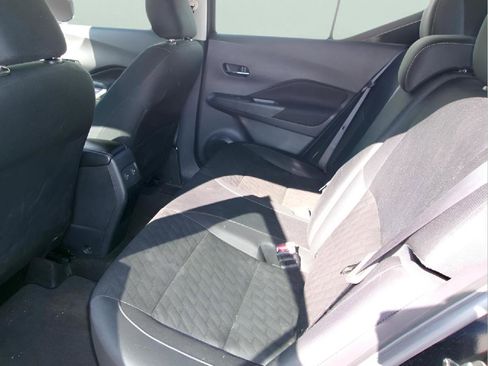 Used 2024 Nissan Kicks SV image 9